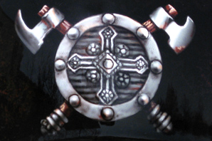 Кельтский узор, топоры и крест.