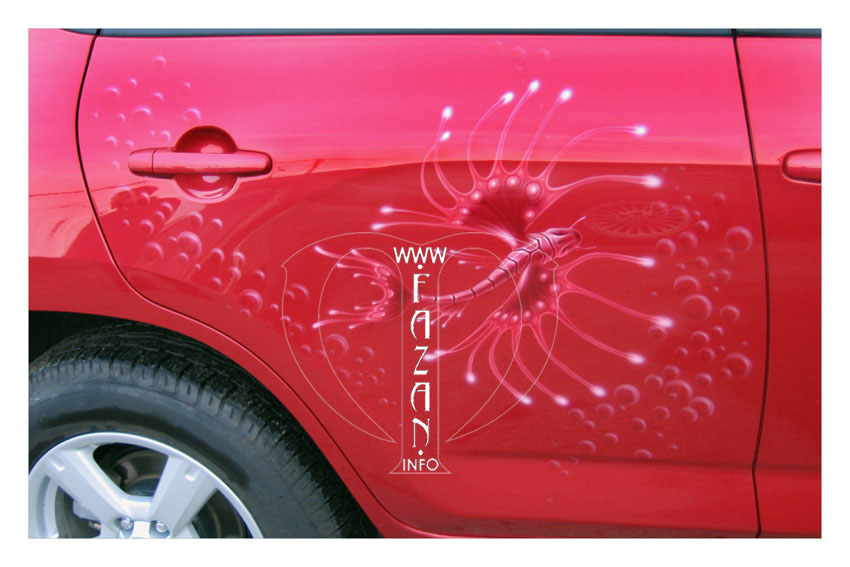 Аэрография на красной машине Toyota RAV4. Фото 07.