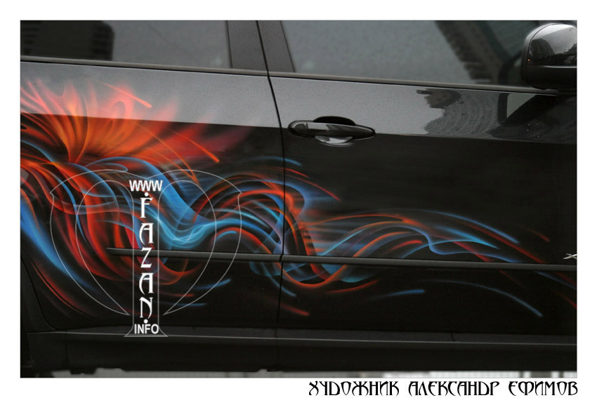 Цветная аэрография на черном автомобиле BMW X5. Фото 08.