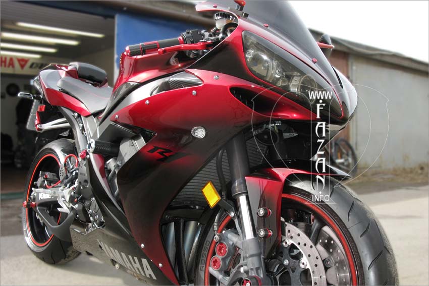 Эксклюзивная покраска методом аэрографии мотоцикла Yamaha R1, фото 05.