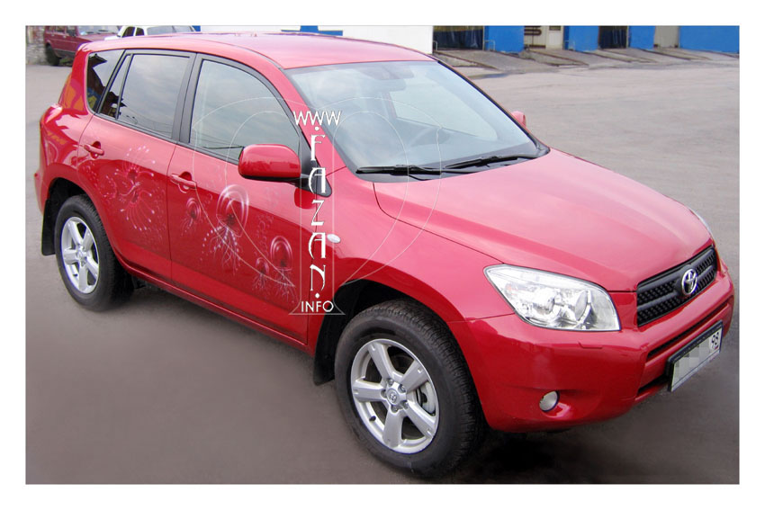 Аэрография на красной машине Toyota RAV4. Фото 04.